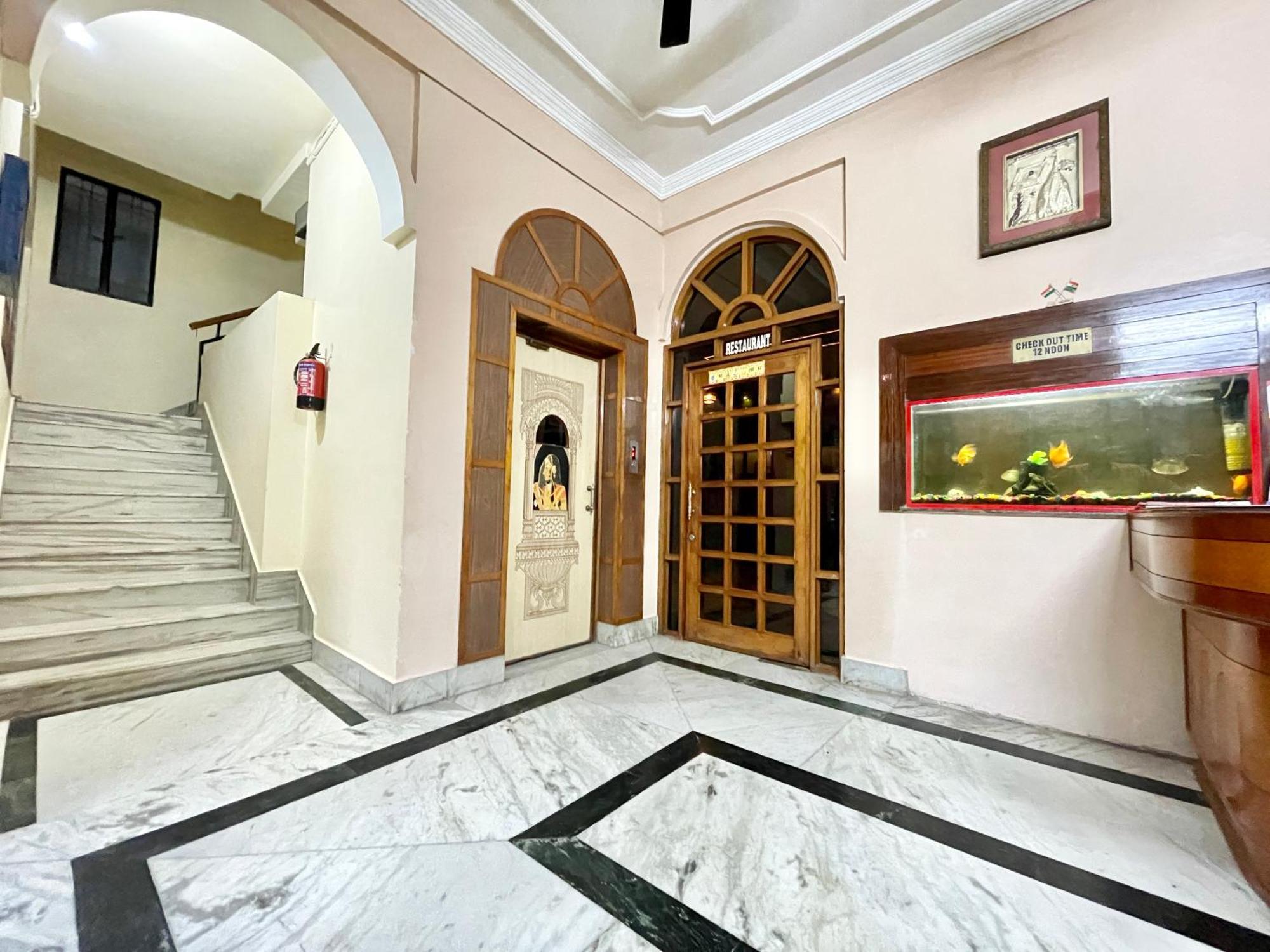 Hotel Shivam ! Varanasi होटल शिवम హోటల్ శివం ஹோட்டல் சிவம் Foreigner'S Choice ! Fully Air-Conditioned Hotel With Lift & Parking Availability, Near Kashi Vishwanath Temple, And Ganga Ghat, Best Hotel In Varanasi 2 Экстерьер фото