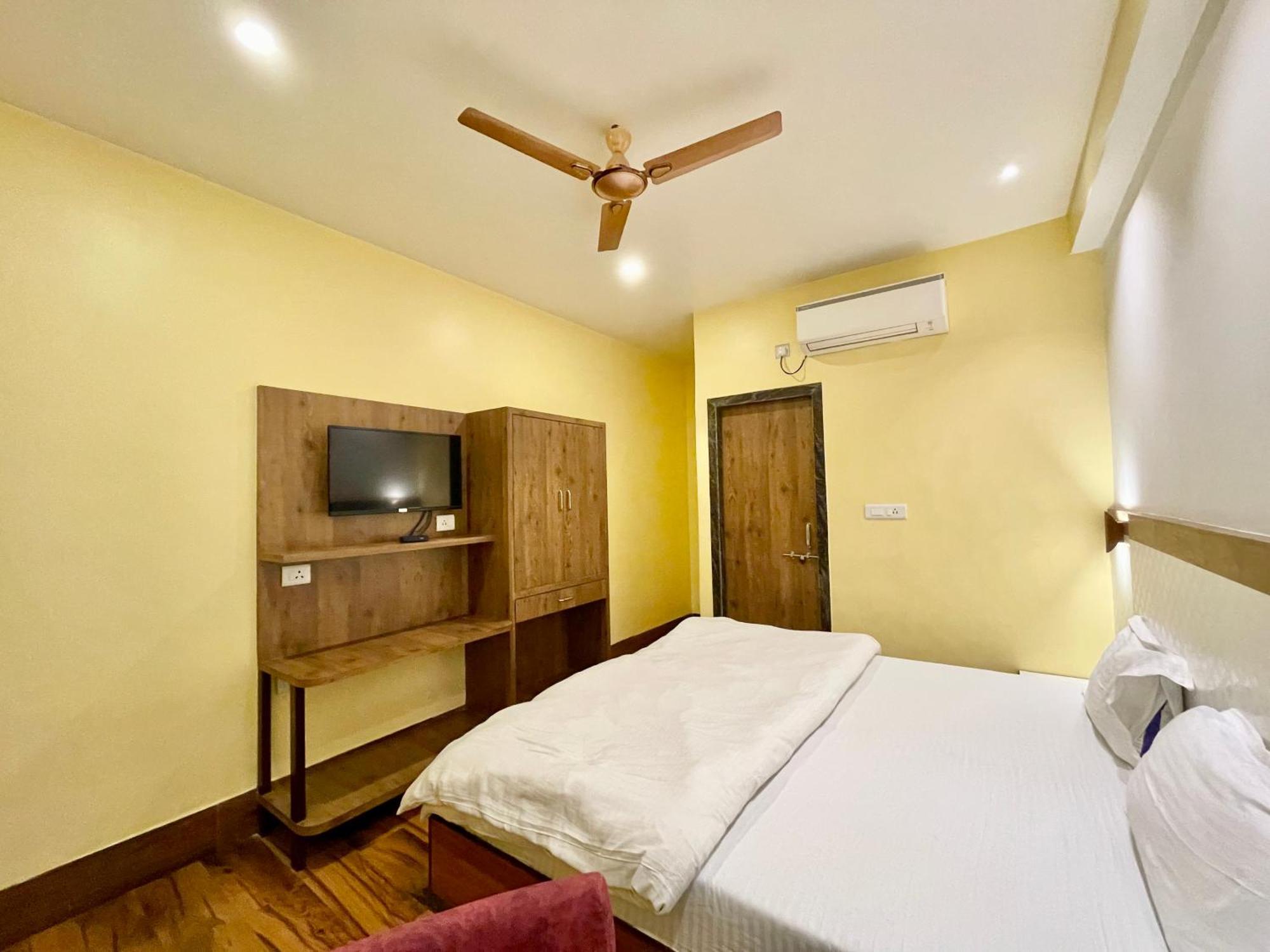 Hotel Shivam ! Varanasi होटल शिवम హోటల్ శివం ஹோட்டல் சிவம் Foreigner'S Choice ! Fully Air-Conditioned Hotel With Lift & Parking Availability, Near Kashi Vishwanath Temple, And Ganga Ghat, Best Hotel In Varanasi 2 Экстерьер фото