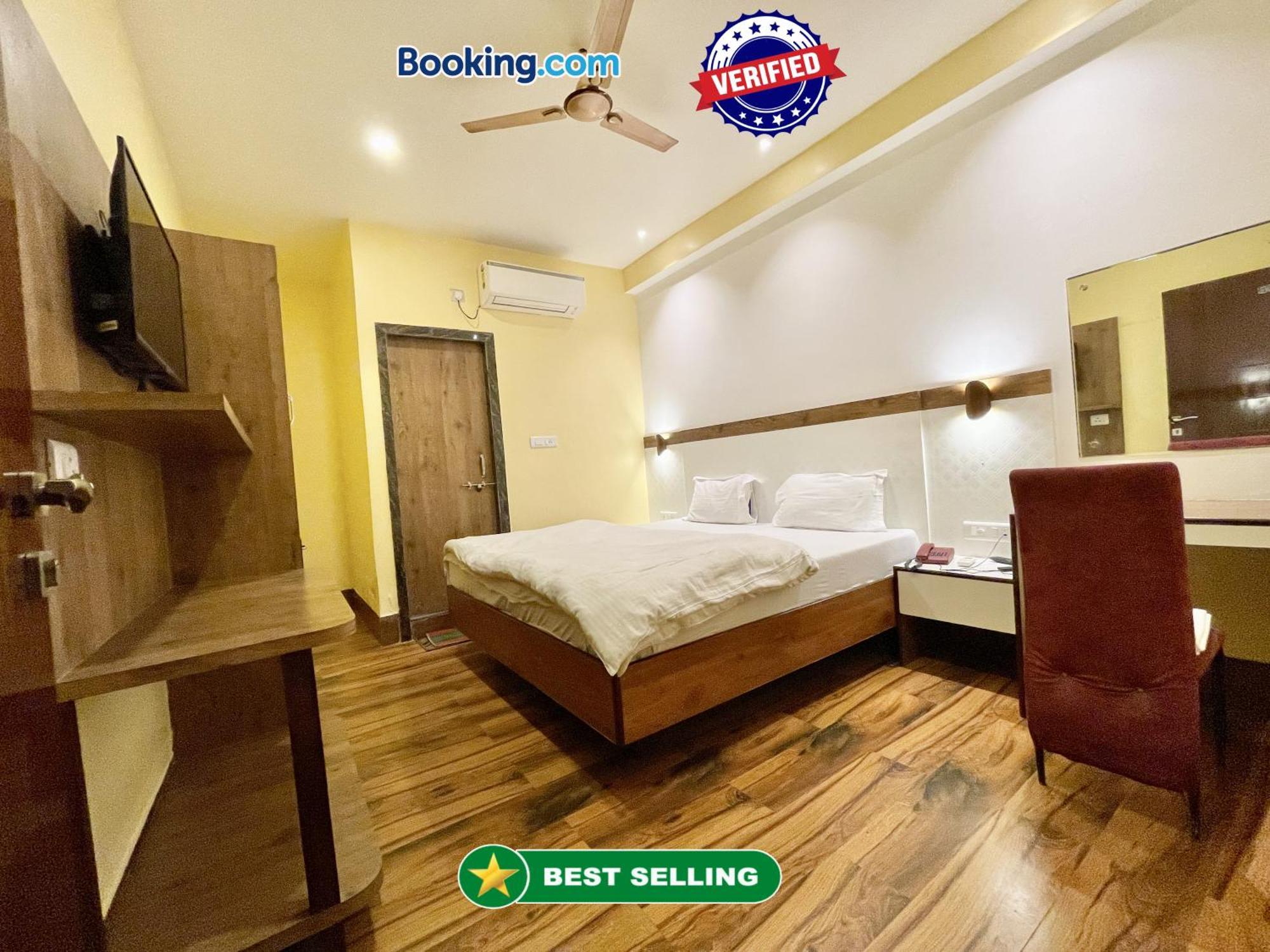 Hotel Shivam ! Varanasi होटल शिवम హోటల్ శివం ஹோட்டல் சிவம் Foreigner'S Choice ! Fully Air-Conditioned Hotel With Lift & Parking Availability, Near Kashi Vishwanath Temple, And Ganga Ghat, Best Hotel In Varanasi 2 Экстерьер фото