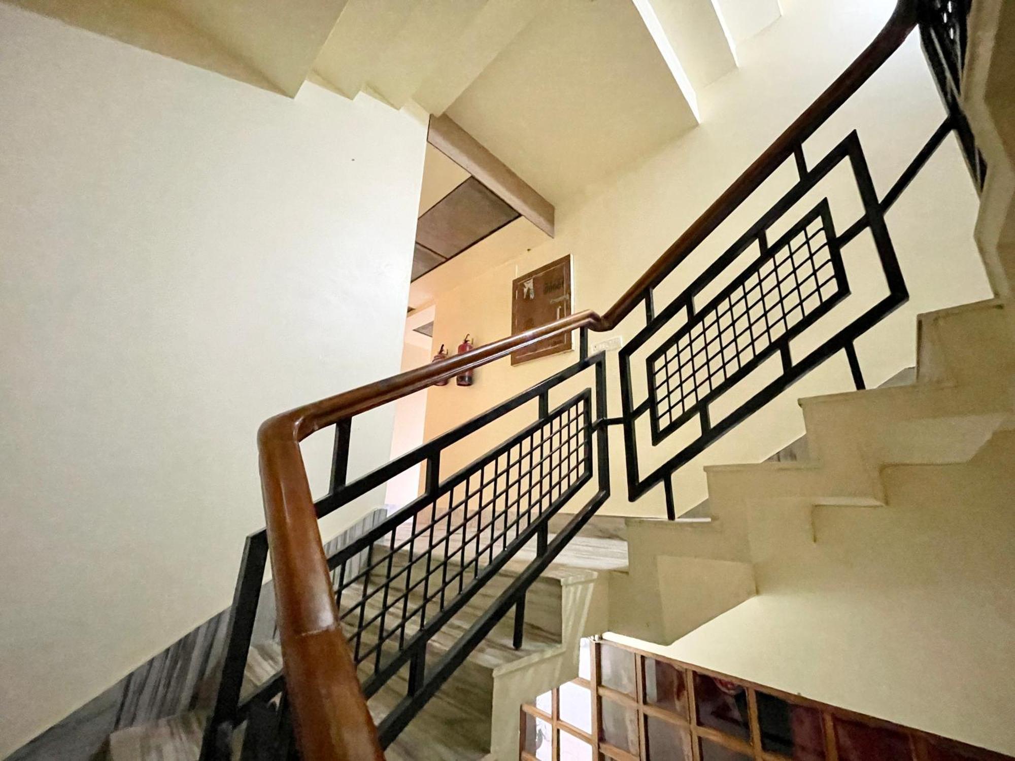Hotel Shivam ! Varanasi होटल शिवम హోటల్ శివం ஹோட்டல் சிவம் Foreigner'S Choice ! Fully Air-Conditioned Hotel With Lift & Parking Availability, Near Kashi Vishwanath Temple, And Ganga Ghat, Best Hotel In Varanasi 2 Экстерьер фото