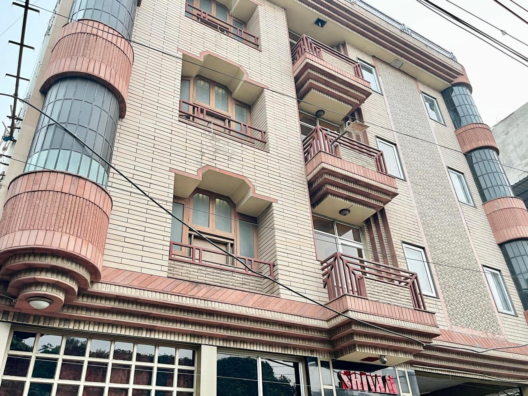 Hotel Shivam ! Varanasi होटल शिवम హోటల్ శివం ஹோட்டல் சிவம் Foreigner'S Choice ! Fully Air-Conditioned Hotel With Lift & Parking Availability, Near Kashi Vishwanath Temple, And Ganga Ghat, Best Hotel In Varanasi 2 Экстерьер фото