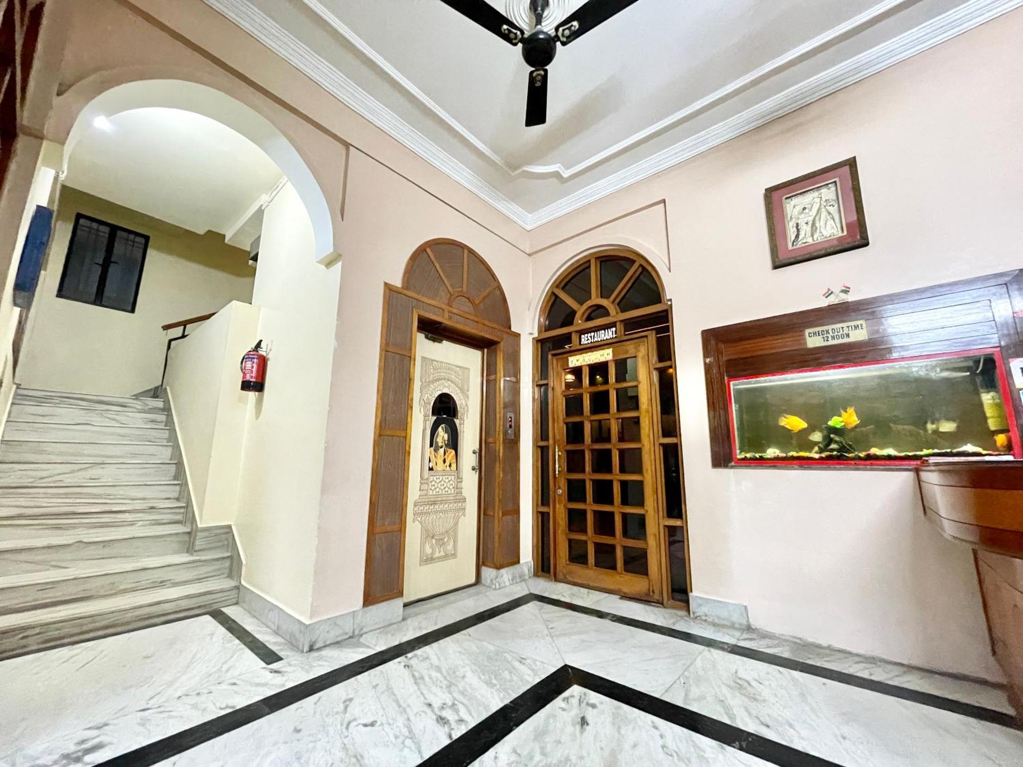 Hotel Shivam ! Varanasi होटल शिवम హోటల్ శివం ஹோட்டல் சிவம் Foreigner'S Choice ! Fully Air-Conditioned Hotel With Lift & Parking Availability, Near Kashi Vishwanath Temple, And Ganga Ghat, Best Hotel In Varanasi 2 Экстерьер фото