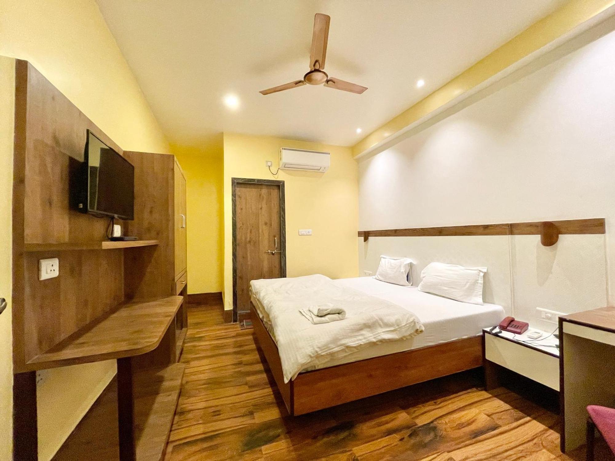 Hotel Shivam ! Varanasi होटल शिवम హోటల్ శివం ஹோட்டல் சிவம் Foreigner'S Choice ! Fully Air-Conditioned Hotel With Lift & Parking Availability, Near Kashi Vishwanath Temple, And Ganga Ghat, Best Hotel In Varanasi 2 Экстерьер фото