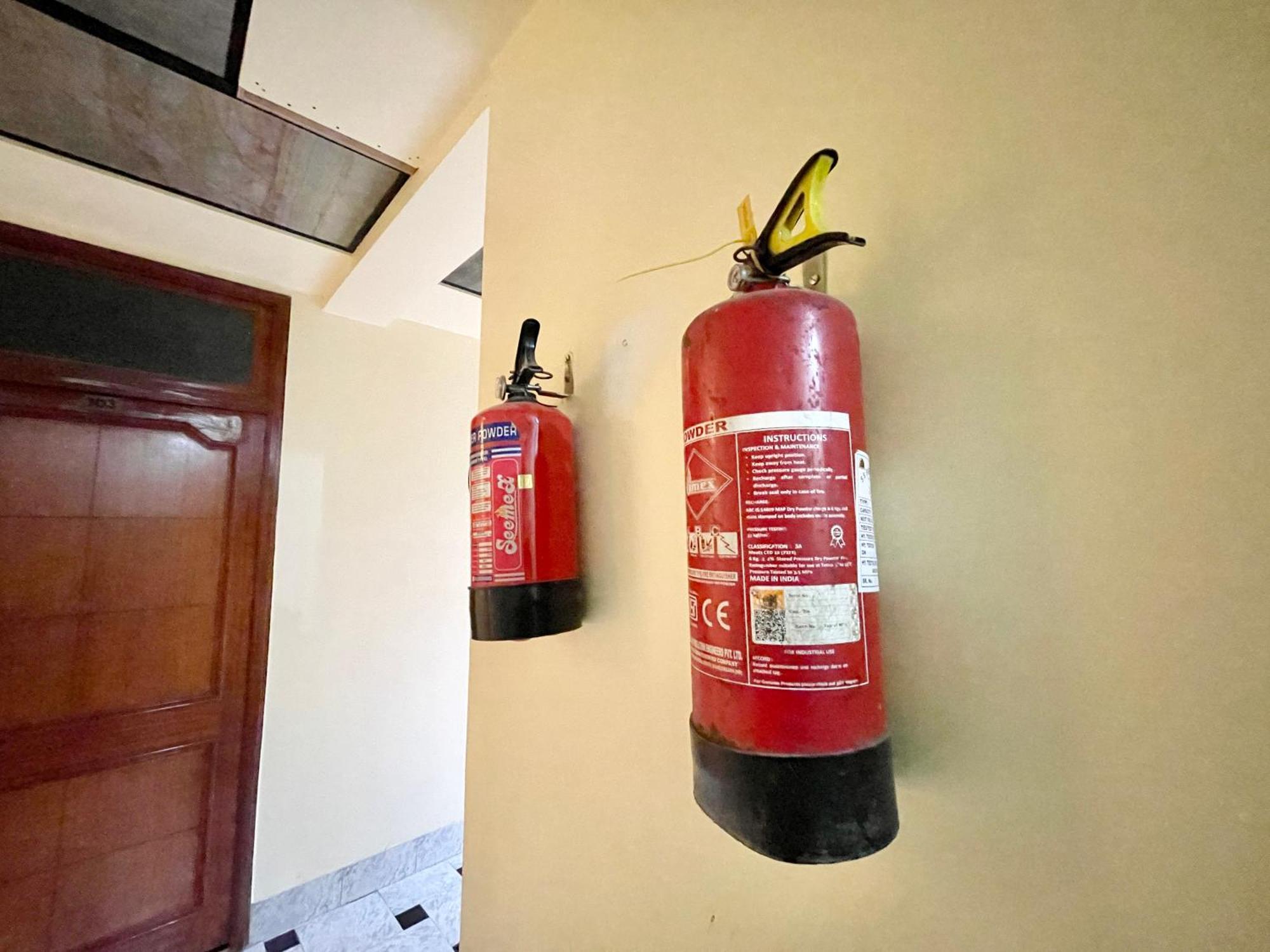 Hotel Shivam ! Varanasi होटल शिवम హోటల్ శివం ஹோட்டல் சிவம் Foreigner'S Choice ! Fully Air-Conditioned Hotel With Lift & Parking Availability, Near Kashi Vishwanath Temple, And Ganga Ghat, Best Hotel In Varanasi 2 Экстерьер фото