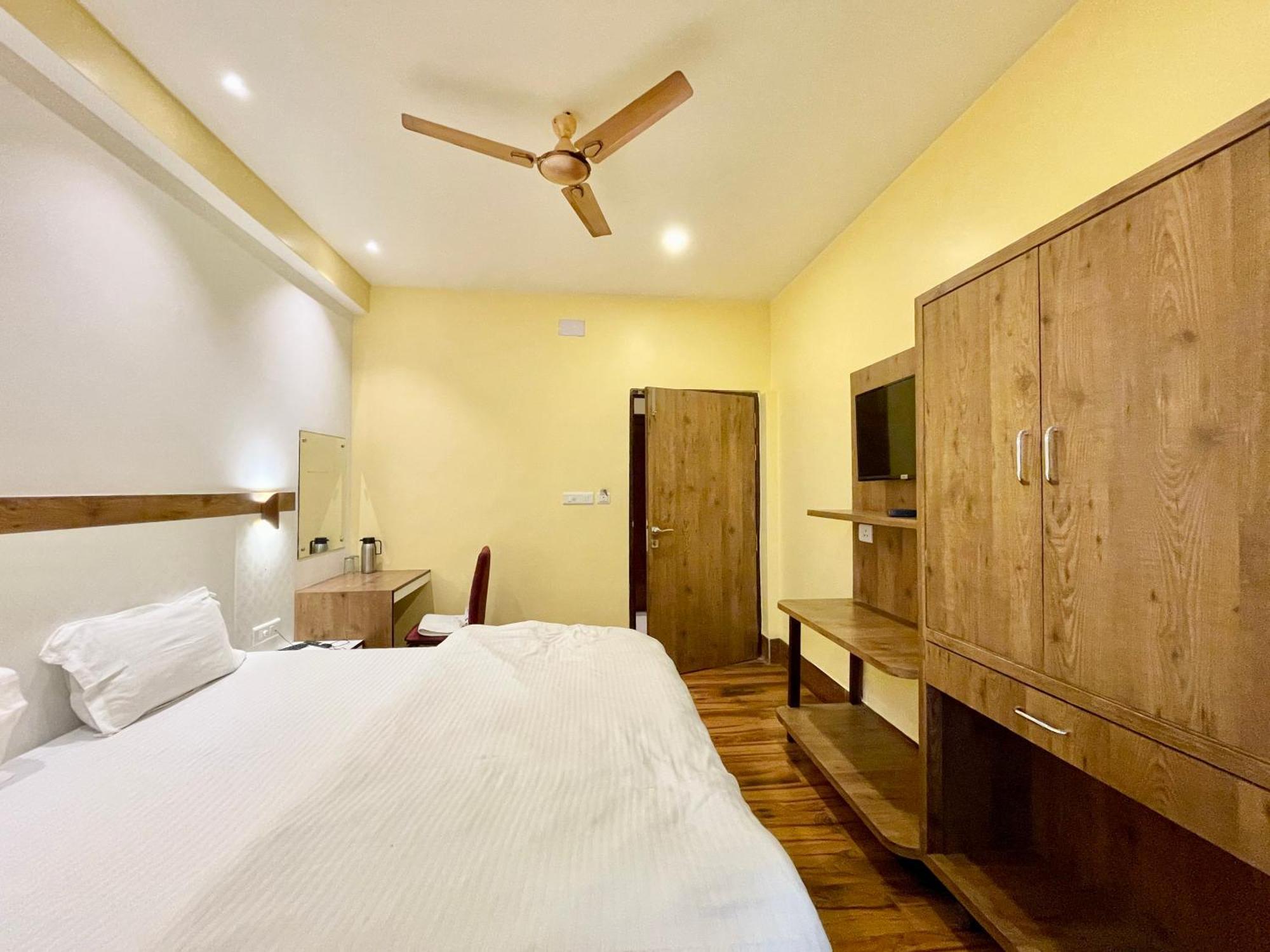 Hotel Shivam ! Varanasi होटल शिवम హోటల్ శివం ஹோட்டல் சிவம் Foreigner'S Choice ! Fully Air-Conditioned Hotel With Lift & Parking Availability, Near Kashi Vishwanath Temple, And Ganga Ghat, Best Hotel In Varanasi 2 Экстерьер фото