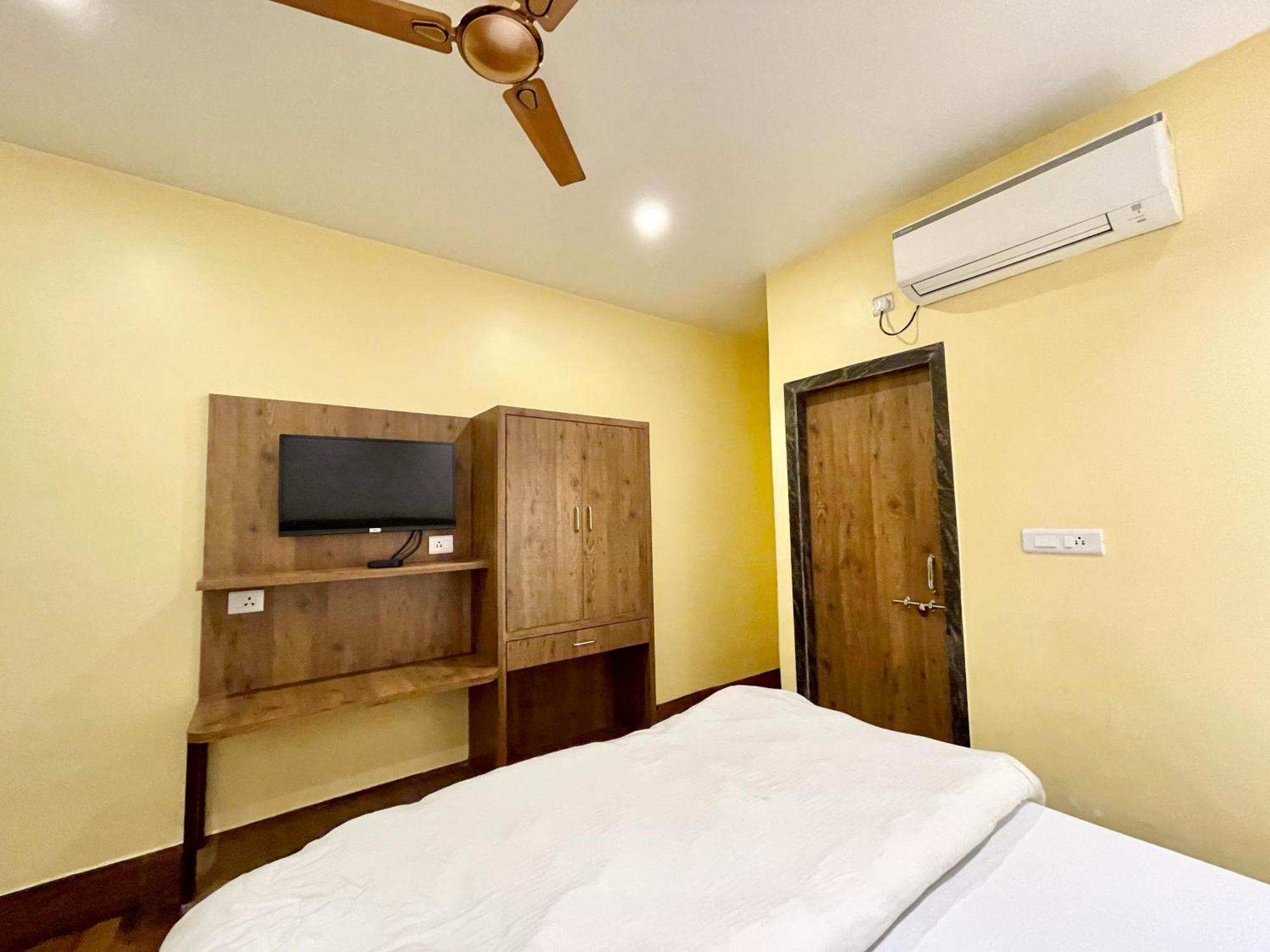 Hotel Shivam ! Varanasi होटल शिवम హోటల్ శివం ஹோட்டல் சிவம் Foreigner'S Choice ! Fully Air-Conditioned Hotel With Lift & Parking Availability, Near Kashi Vishwanath Temple, And Ganga Ghat, Best Hotel In Varanasi 2 Экстерьер фото